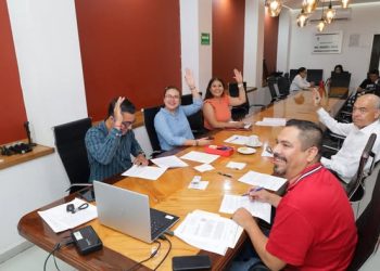 H Congreso del Estado de Colima. La diputada Lizzie Moreno Ceballos  y la legisladora Sofia Peralta Ferro encabezan reunión para analizar diversas iniciativas relativas a otorgar incentivo fiscales