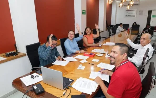 H Congreso del Estado de Colima. La diputada Lizzie Moreno Ceballos  y la legisladora Sofia Peralta Ferro encabezan reunión para analizar diversas iniciativas relativas a otorgar incentivo fiscales