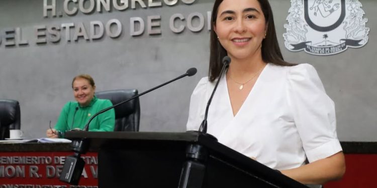 H Congreso del Estado de Colima. La diputada Andrea Naranjo Alcaraz señala que se estan llevando las investigaciones correspondientes de las fosas en Ixtlahuacán.