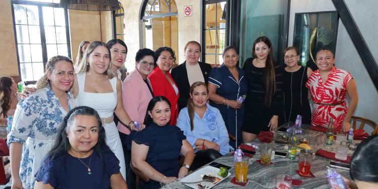 H Congreso del Estado de Colima. Diputadas y diputados de la LXI Legislatura del H. Congreso del Estado, celebraron a las madres trabajadoras del Poder Legislativo