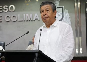 H Congreso del Estado de Colima. El diputado Jaime Enrique Sotelo Garcia, da lectura al dictamen correspondiente a otorgar el “Premio Estatal al Cuidado del Medio Ambiente” en su edición 2025.