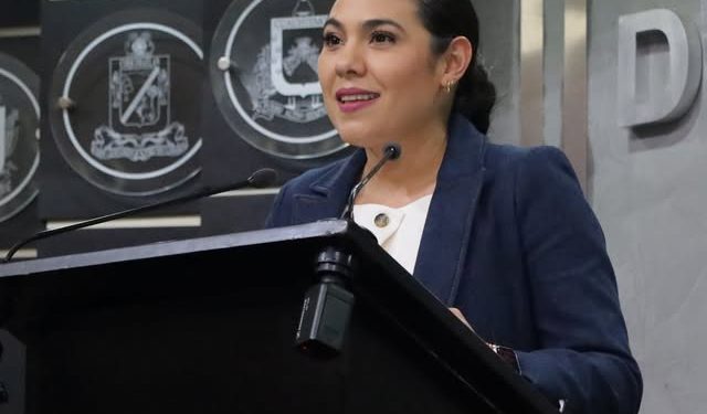 H Congreso del Estado de Colima. La Gobernadora del Estado, Indira Vizcaíno da su reconocimiento y eterno agradecimiento a todas y todos los maestros