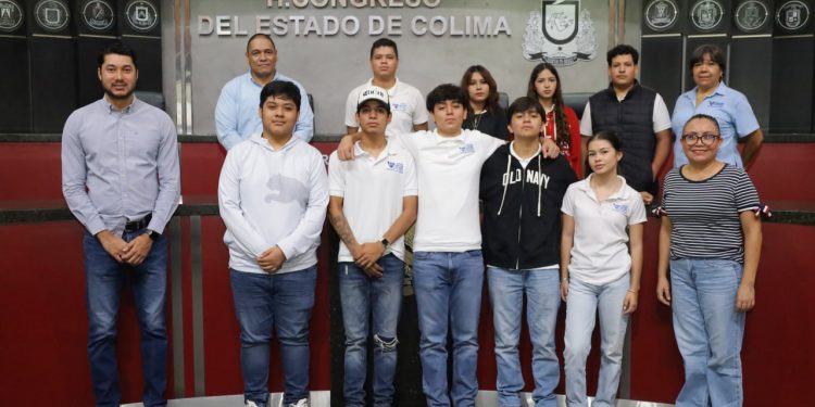 H Congreso del Estado de Colima. Estudiantes de la Universidad UNIVER Colima visitaron las instalaciones del Poder Legislativo