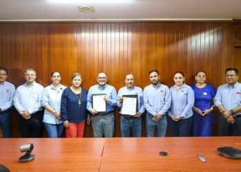 El Fiscal General del Estado, Bryant Alejandro García Ramírez, firmó el convenio de revisión salarial y de prestaciones 2025 con el Secretario General del Sindicato de Trabajadores al Servicio del Gobierno del Estado FGE