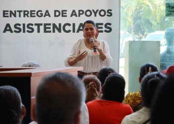 DIF Estatal Colima beneficia a 100 personas con apoyos funcionales y alimentarios
