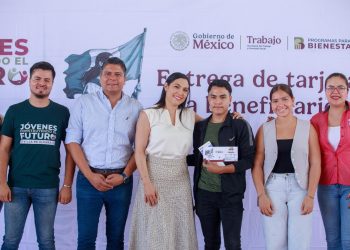 Más de 450 villalvarenses reciben sus medios de pago de JCF, en evento encabezado por la gobernadora