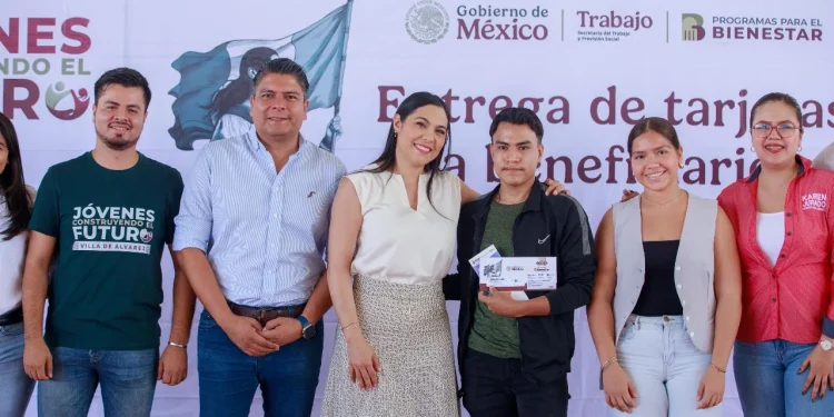 Más de 450 villalvarenses reciben sus medios de pago de JCF, en evento encabezado por la gobernadora