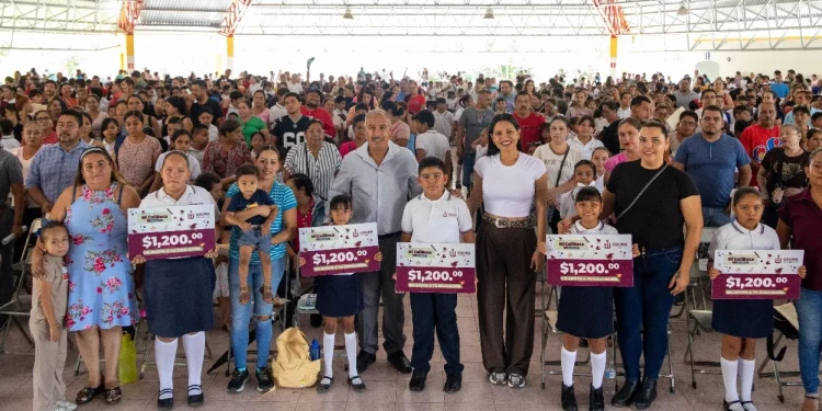 2,664 estudiantes de primarias públicas en Villa de Álvarez reciben este viernes Mi ColiBeca para Empezar