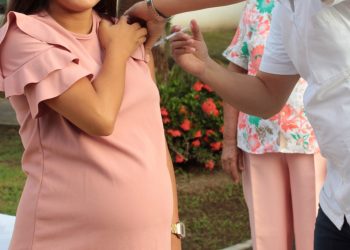 Salud recomienda vacunar contra tosferina a menores de edad y embarazadas, grupos con más riesgo