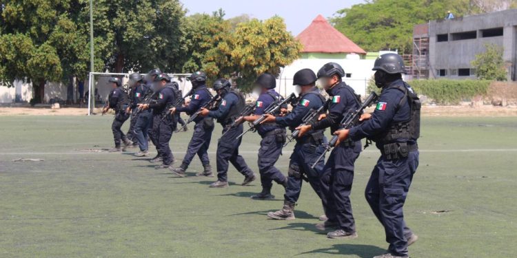 Instituto de Formación Policial de SSP Colima imparte capacitación en tiro y armamento