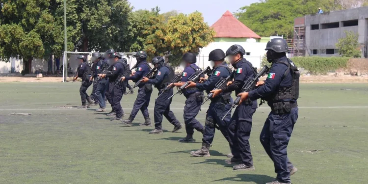 Instituto de Formación Policial de SSP Colima imparte capacitación en tiro y armamento