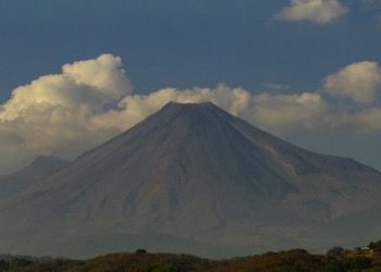 Volcán de Colima registró 6 sismos y 7 derrumbes; continúa en ‘semáforo verde’