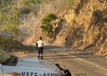Cierre temporal en la carretera Villa-Minatitlán para salvaguardar a quienes circulan por esa vía: UEPC