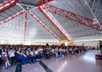 Casi 2,500 estudiantes de Villa de Álvarez reciben Mi ColiBeca para Empezar este martes