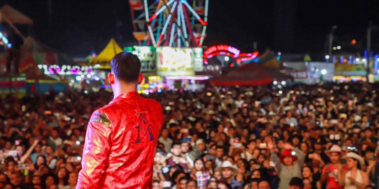Con más de 50 mil personas cierra La Arrolladora Banda el Limón las Fiestas de Mayo 2025