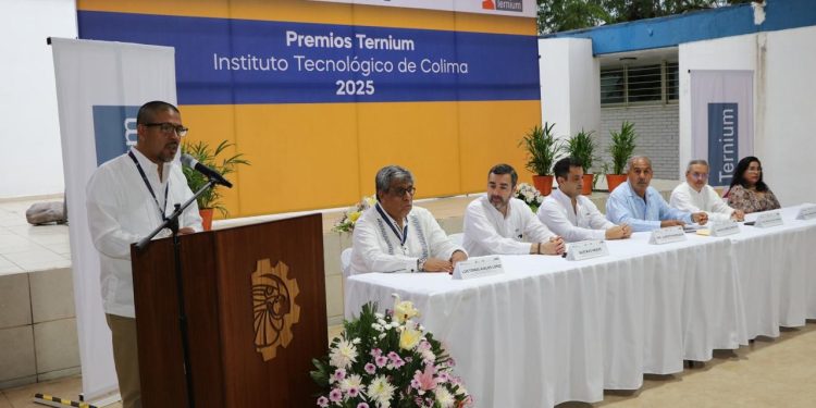 Secretario de Educación atestigua entrega de reconocimientos de Ternium a egresados destacados del Tecnológico de Colima