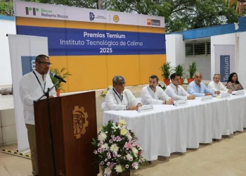 Secretario de Educación atestigua entrega de reconocimientos de Ternium a egresados destacados del Tecnológico de Colima