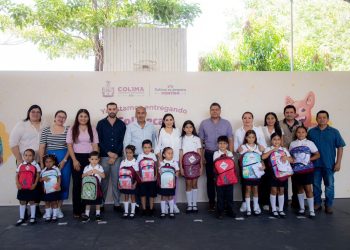 Indira Vizcaíno entregó ColiBecas Mochilas, Útiles y Uniformes a más de 400 estudiantes de primarias de Villa de Álvarez y Comala, este martes