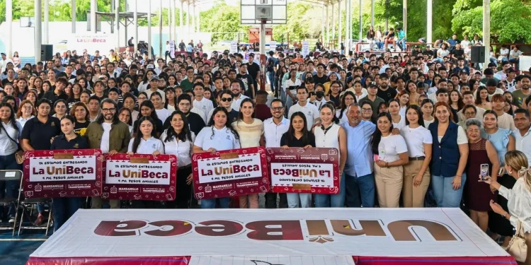 Más de 2,600 estudiantes están recibiendo su UniBeca, apoyo creado por el gobierno de Rosi Bayardo