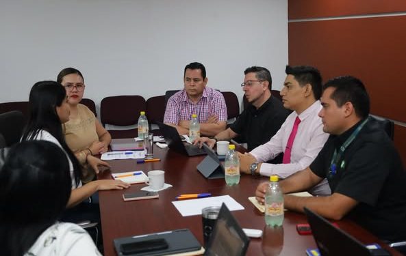 H Congreso del Estado de Colima. Se lleva a cabo reunión con parte del equipo jurídico tanto del IMSS-Bienestar como del Poder Legislativo para continuar con el análisis de una serie de iniciativas