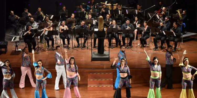 Cultura Colima celebró el Día del Padre con ‘Sinfonía de los 70’s’ en el Teatro Hidalgo