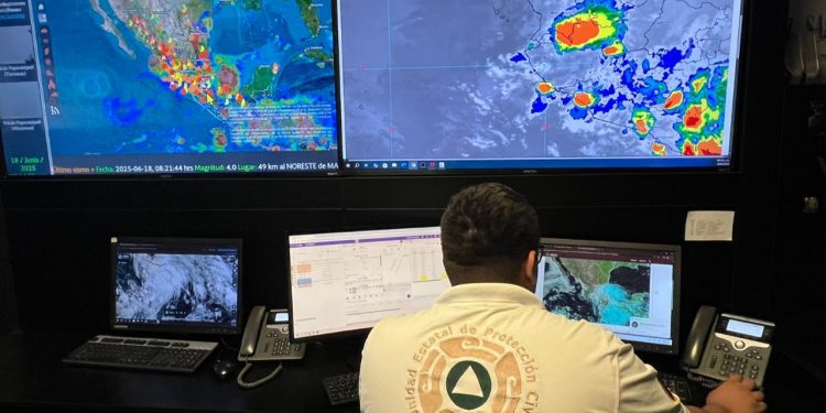 Huracán ‘Erick’ provocaría lluvias puntuales muy fuertes en Colima; UEPC llama a extremar precauciones