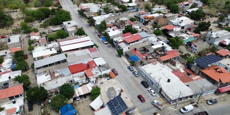 Avanzan las obras en Manzanillo: Rosi Bayardo inaugura la calle Laguna de Alcuzahue tras su rehabilitación