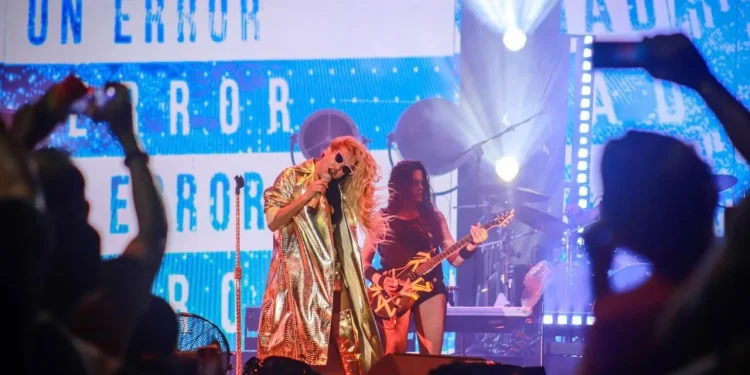 Rosi Bayardo refrenda su compromiso con los derechos de la comunidad LGBT+ en el Festival del Orgullo