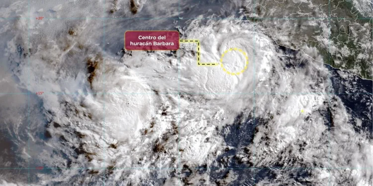 ‘Bárbara’ ya es huracán categoría 1 y está a 245 km de Manzanillo; UEPC Colima sigue en alerta