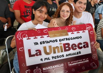 Manzanillo, único municipio del país en entregar una beca a todos en universidad: Rosi Bayardo