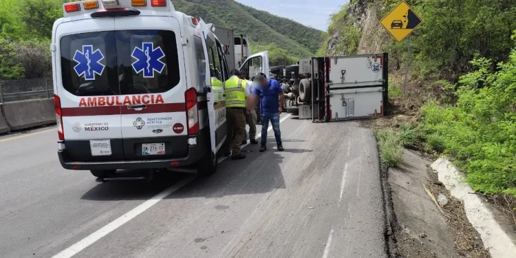UEPC alerta por accidente en autopista Colima-Manzanillo, a la altura de La Salada