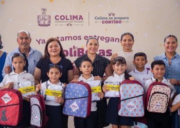 Indira Vizcaíno inició la entrega 2025 de ColiBecas Uniformes, Mochilas y Útiles a estudiantes de educación básica del estado de Colima