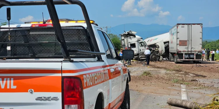 UEPC y CRUM atienden emergencia tras accidente en el libramiento Ejército Mexicano