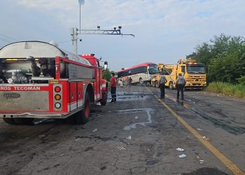 Autoridades liberan bloqueo que se mantenía sobre la carretera a Michoacán