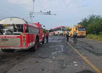 Autoridades liberan bloqueo que se mantenía sobre la carretera a Michoacán
