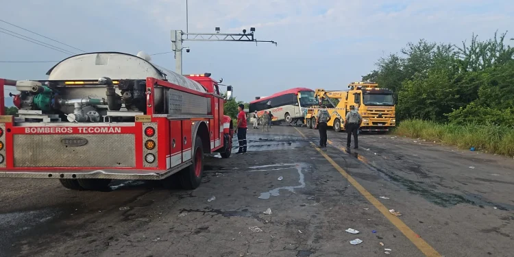 Autoridades liberan bloqueo que se mantenía sobre la carretera a Michoacán