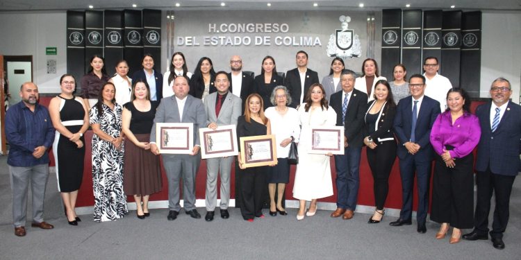 Reconocen labor de abogadas y abogados con condecoración 2025 “Licenciada Margarita Torres Huerta”