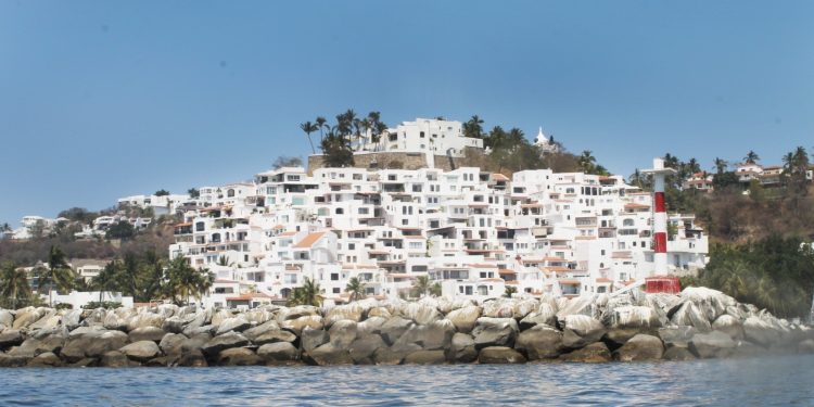 Salud Colima confirma playas aptas para actividades recreativas en estas vacaciones