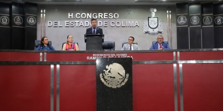 H Congreso del Estado de Colima. El presidente de la Mesa Directiva expresa sus felicitaciones a las ahora Magistradas