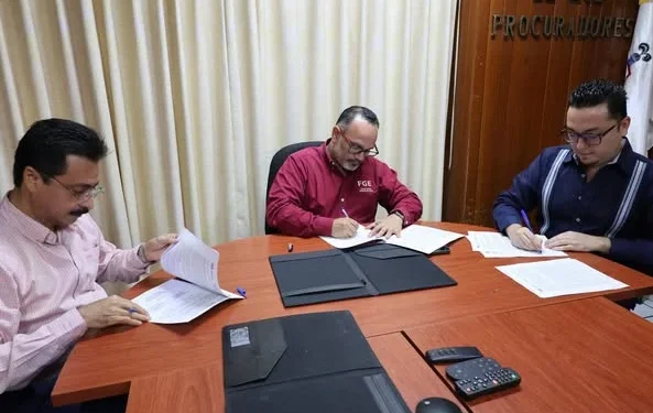 Firman convenio de colaboración para abastecer la base de Datos que integrará el Registro Estatal del Delito de Tortura. FGE