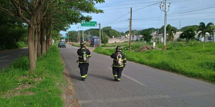 UEPC participa en simulacro por supuesta fuga de material peligroso, en Colima