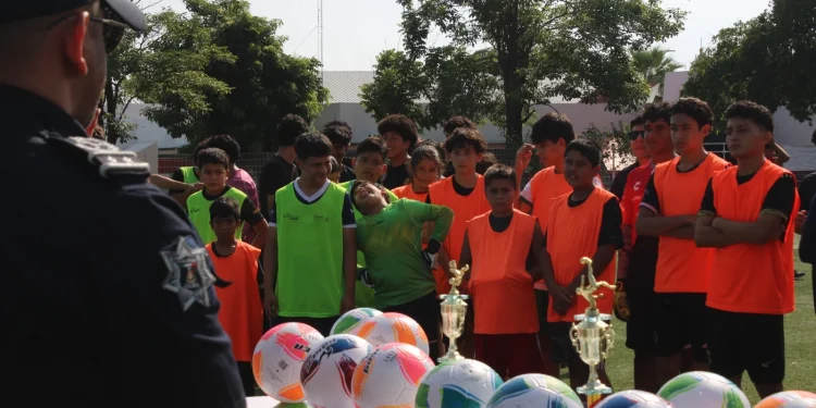 Jóvenes colimenses participan en ‘Mundialito por la Paz’