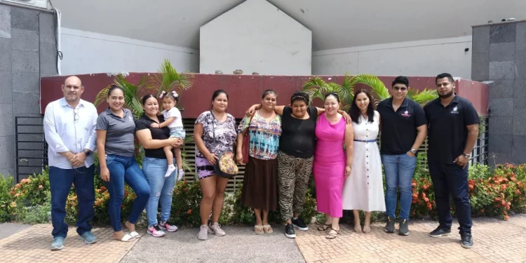 Dirección de Bienestar Manzanillo reintegra a persona en situación de calle con ficha de búsqueda en San Luis Potosí