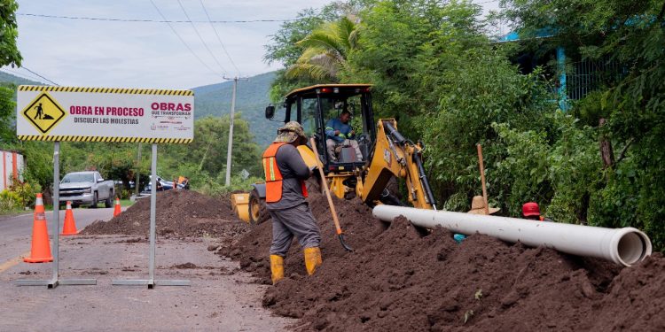 Indira Vizcaíno supervisó rehabilitación de la línea de conducción de agua potable en Ixtlahuacán