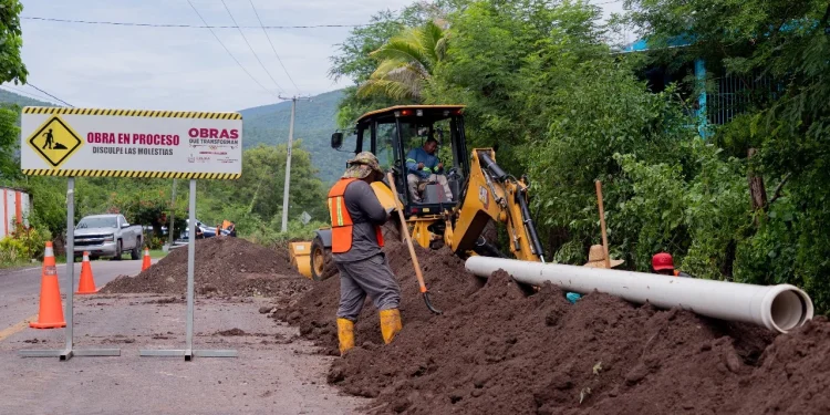 Indira Vizcaíno supervisó rehabilitación de la línea de conducción de agua potable en Ixtlahuacán