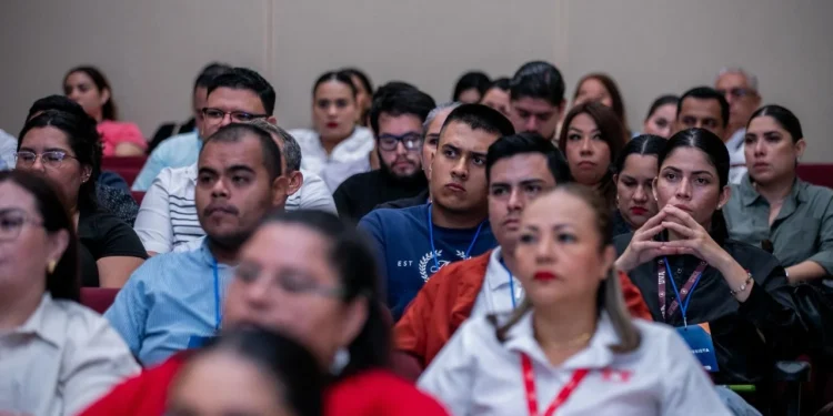 Indira Vizcaíno inaugura Congreso Nacional de Recursos Humanos de Canaco Colima