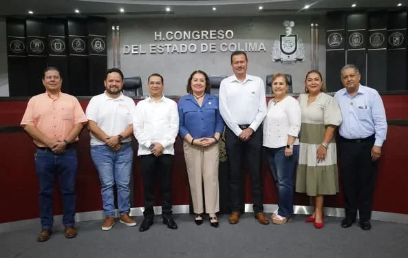 H Congreso del Estado de Colima. Se llevó a cavo reunión para analizar distintos temas en materia educativa.