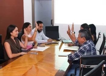 H Congreso del Estado de Colima. Se lleva a cabo reunión con diversos temas concernientes a Estudios Legislativos y Puntos Constitucionales, así como la de Desarrollo Económico, Innovación, Tecnología e Inteligencia Artificiala