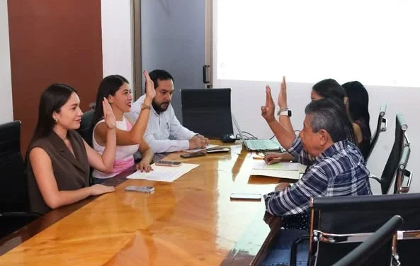 H Congreso del Estado de Colima. Se lleva a cabo reunión con diversos temas concernientes a Estudios Legislativos y Puntos Constitucionales, así como la de Desarrollo Económico, Innovación, Tecnología e Inteligencia Artificiala