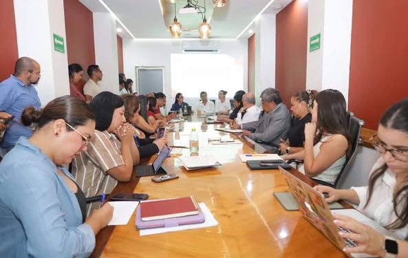 H Congreso del Estado de Colima. Jaime Enrique Sotelo Garcia encabezó la firma de convenio de colaboración entre el Poder Legislativo y la organización Política y Legislación Ambiental (Polea)